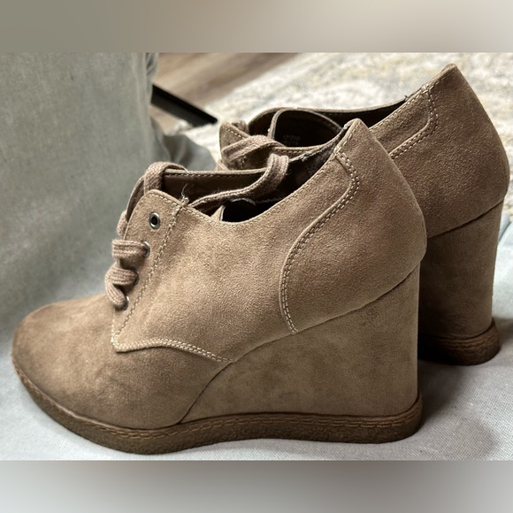 X appeal Trista women's suede hidden wedge booties ankle size 10 - Picture 8 of 9